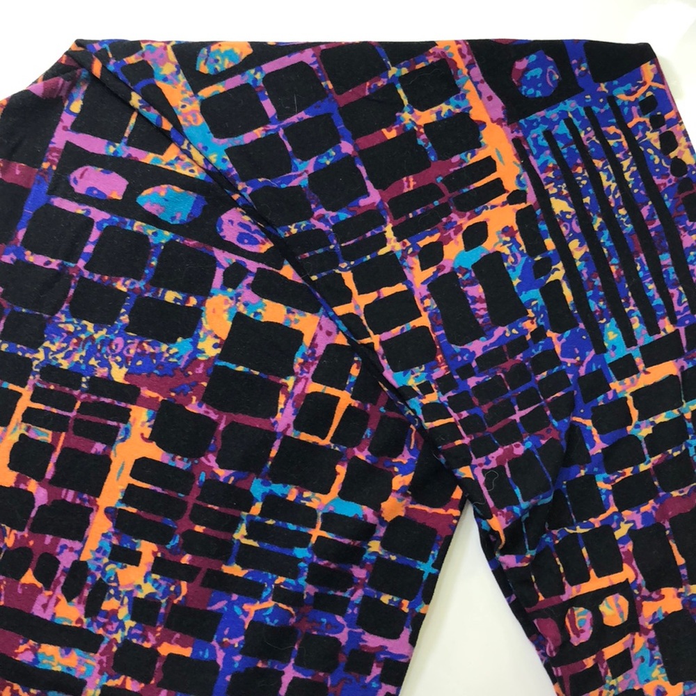 LuLaRoe Tall & Curvy Leggings